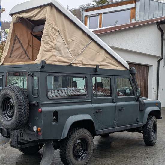 Land Rover Defender 110 TD5 Wohnmobil | Offroad-Camper | Expeditionsfahrzeug | Hubdach | Sofort reisefertig 2003 (HU bis 09/27) - Bild 2