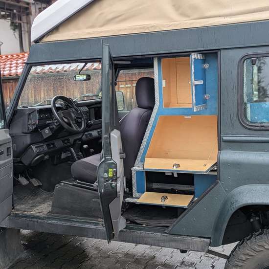 Land Rover Defender 110 TD5 Wohnmobil | Offroad-Camper | Expeditionsfahrzeug | Hubdach | Sofort reisefertig 2003 (HU bis 09/27) - Bild 3