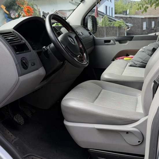 Volkswagen T5 Shuttle 2009 (HU bis 08/28) - Bild 2